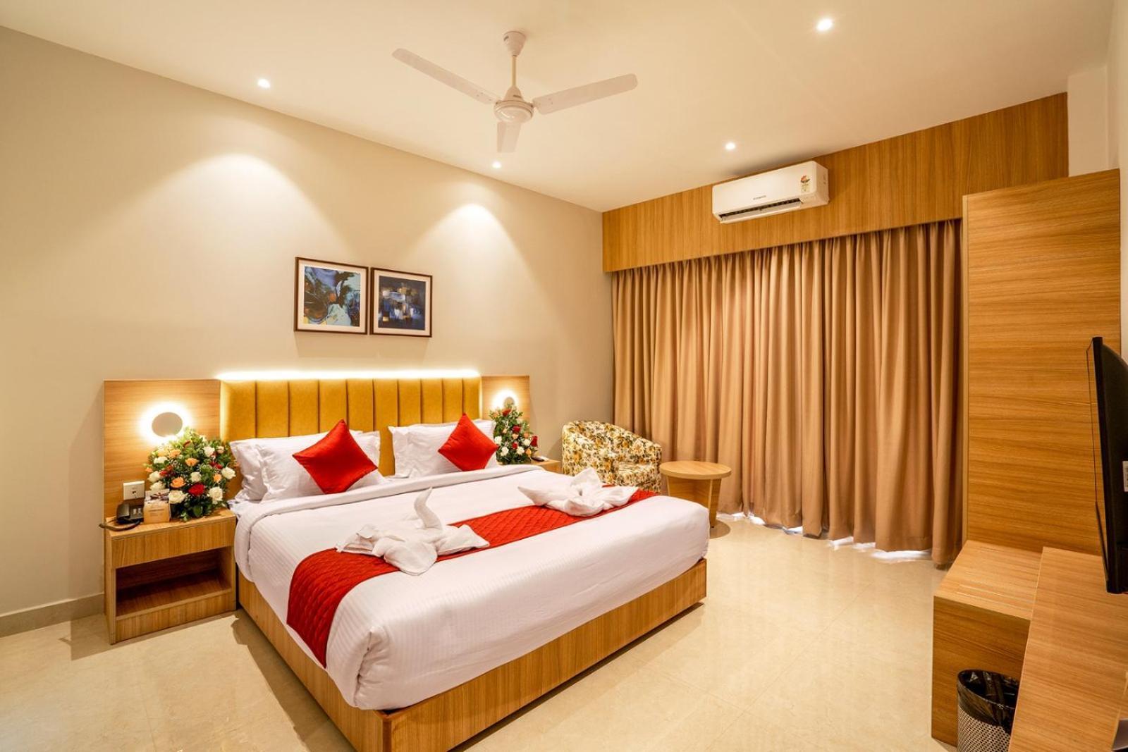 Hotel Grand Avenue Pambadi Dış mekan fotoğraf