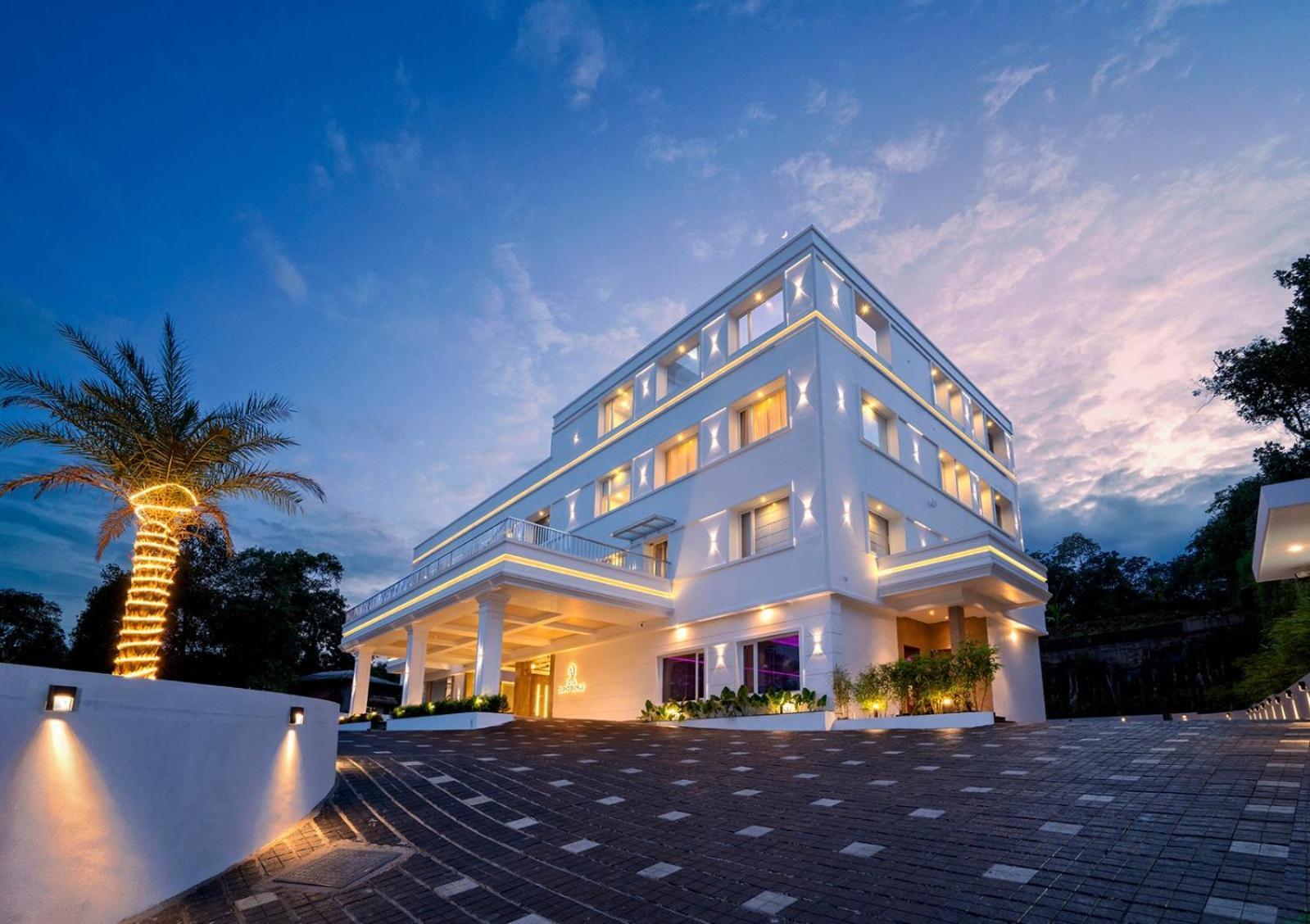 Hotel Grand Avenue Pambadi Dış mekan fotoğraf